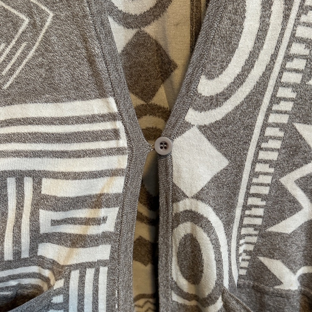 BCBGeneration Gray and White Patterned Cardigan - Picture 5 of 6